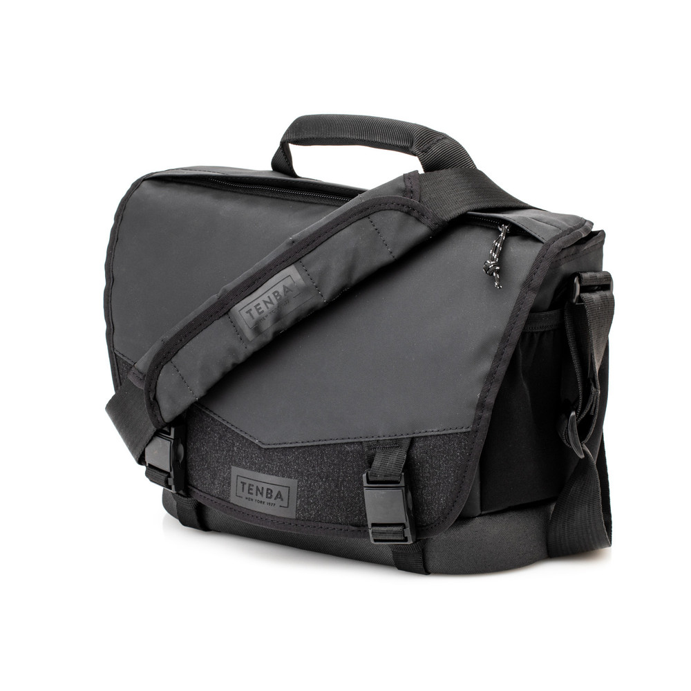 DNA 9 MESSENGER BAG - BLACK