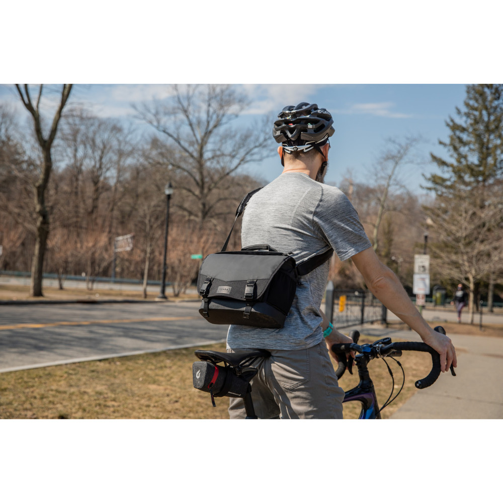 DNA 9 MESSENGER BAG - BLACK